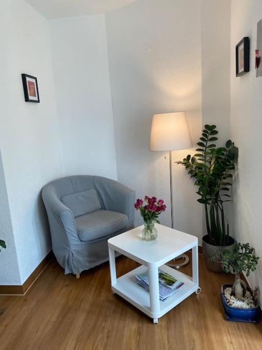 Preiswertes Stilvolles Zimmer Im Privaten Haus Mit Grossem Schoenem Modernem Gemeinschaft Badenzimmer Lorrach Ngoại thất bức ảnh