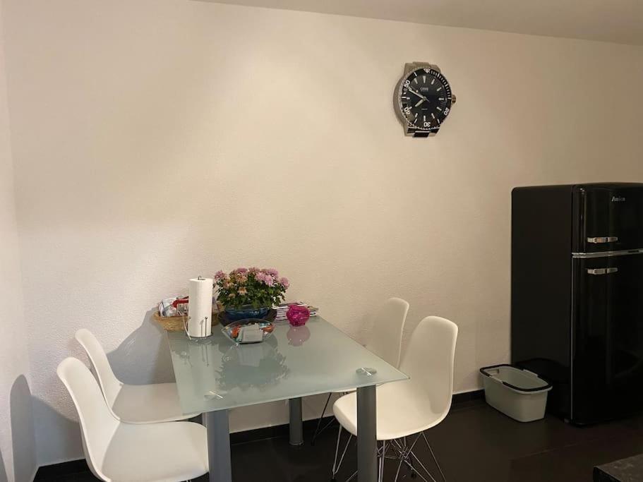 Preiswertes Stilvolles Zimmer Im Privaten Haus Mit Grossem Schoenem Modernem Gemeinschaft Badenzimmer Lorrach Ngoại thất bức ảnh