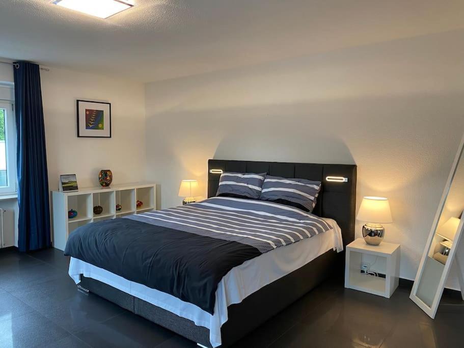 Preiswertes Stilvolles Zimmer Im Privaten Haus Mit Grossem Schoenem Modernem Gemeinschaft Badenzimmer Lorrach Ngoại thất bức ảnh
