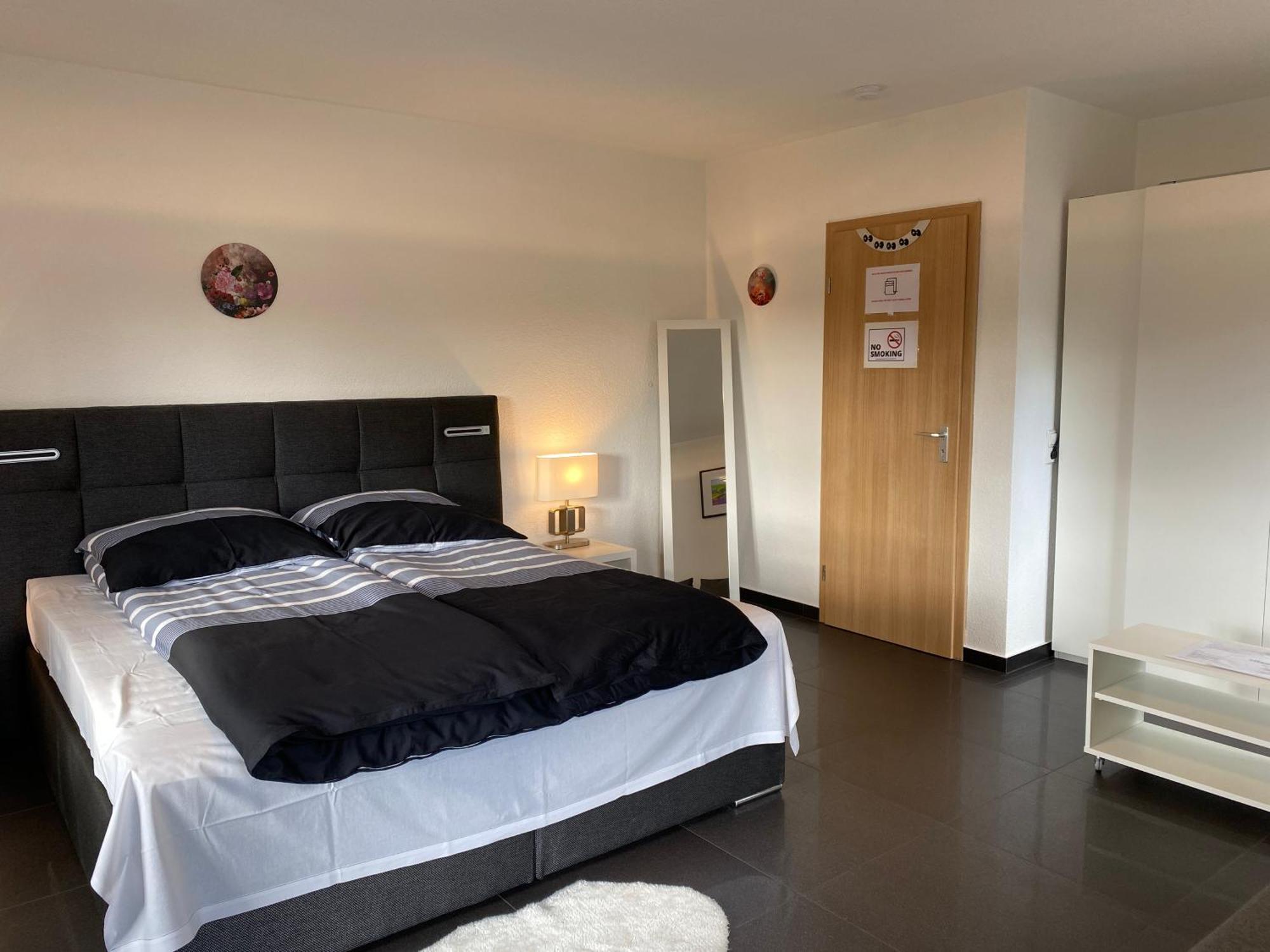 Preiswertes Stilvolles Zimmer Im Privaten Haus Mit Grossem Schoenem Modernem Gemeinschaft Badenzimmer Lorrach Ngoại thất bức ảnh