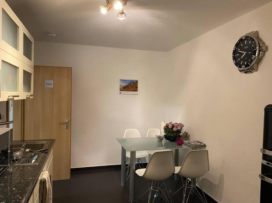 Preiswertes Stilvolles Zimmer Im Privaten Haus Mit Grossem Schoenem Modernem Gemeinschaft Badenzimmer Lorrach Ngoại thất bức ảnh