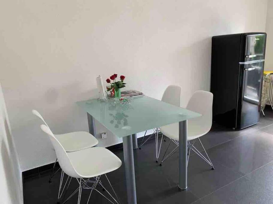 Preiswertes Stilvolles Zimmer Im Privaten Haus Mit Grossem Schoenem Modernem Gemeinschaft Badenzimmer Lorrach Ngoại thất bức ảnh