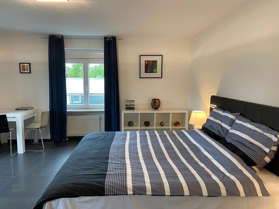 Preiswertes Stilvolles Zimmer Im Privaten Haus Mit Grossem Schoenem Modernem Gemeinschaft Badenzimmer Lorrach Ngoại thất bức ảnh