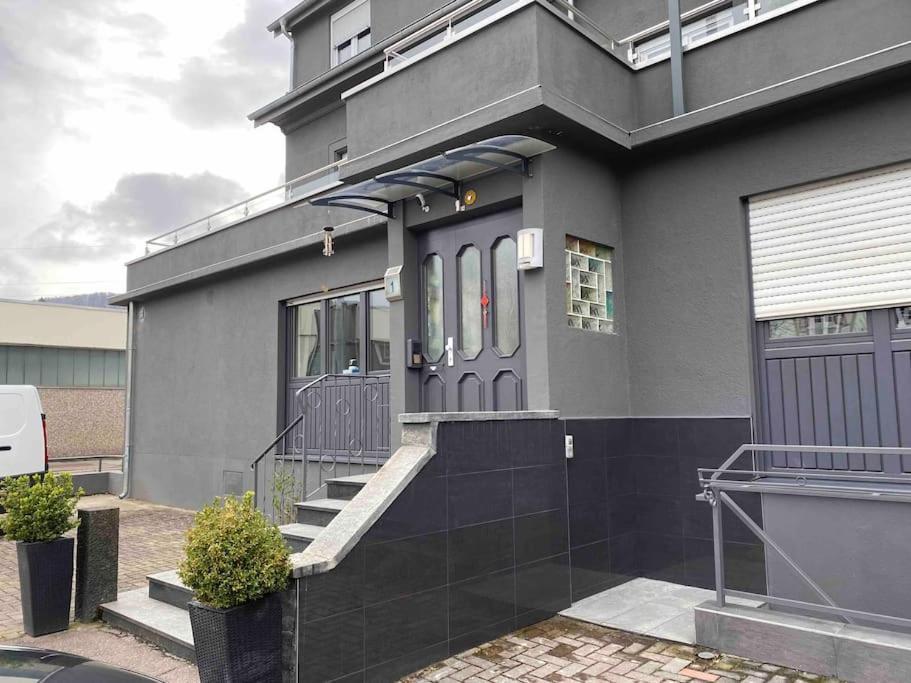 Preiswertes Stilvolles Zimmer Im Privaten Haus Mit Grossem Schoenem Modernem Gemeinschaft Badenzimmer Lorrach Ngoại thất bức ảnh