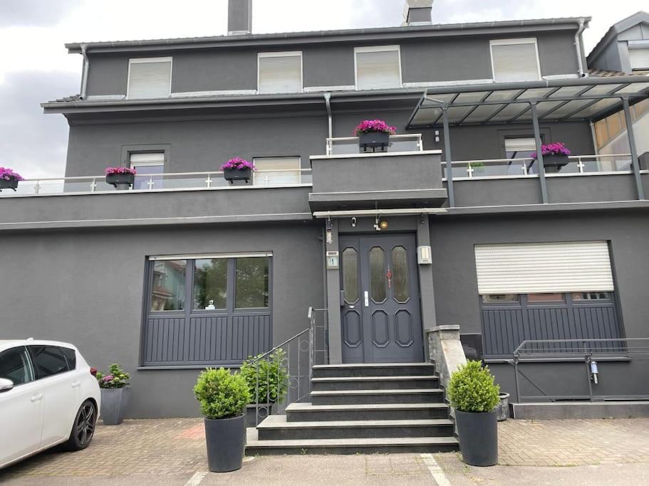 Preiswertes Stilvolles Zimmer Im Privaten Haus Mit Grossem Schoenem Modernem Gemeinschaft Badenzimmer Lorrach Ngoại thất bức ảnh